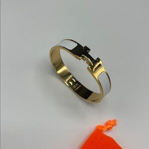 Stainless steel Gold and White Clic H Bracelet for women’s